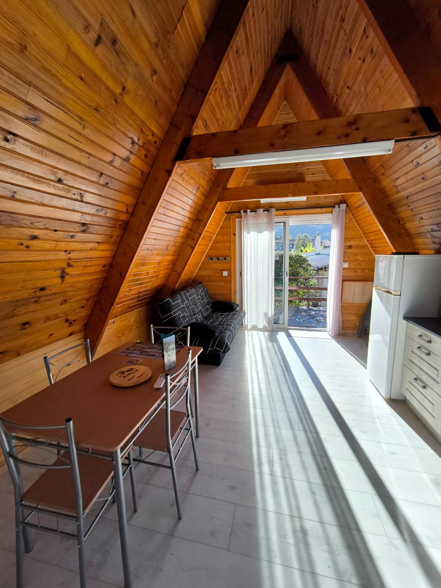 Petit Chalet Avec Terrasse Oust Kamer foto