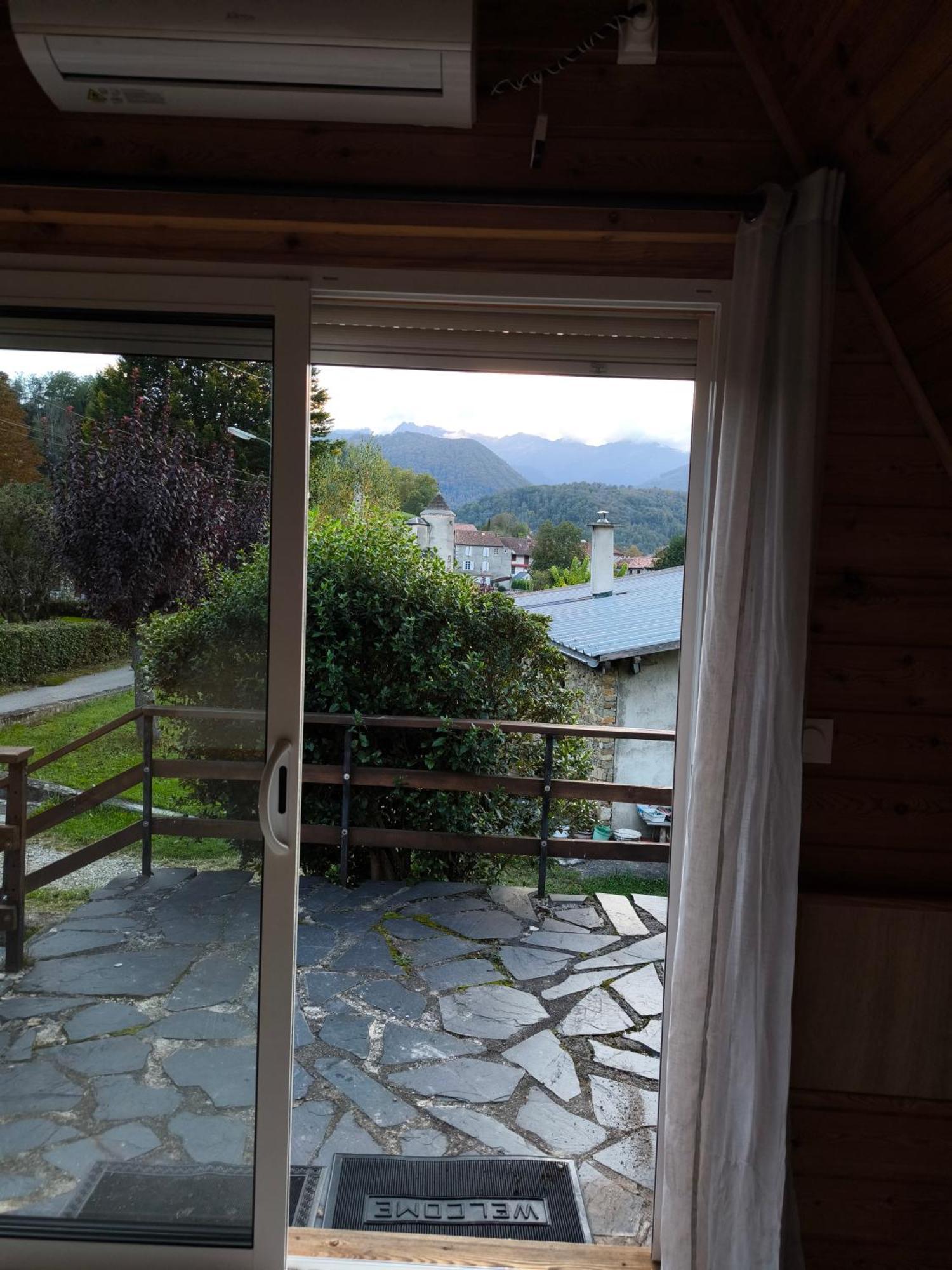 Petit Chalet Avec Terrasse Oust Buitenkant foto